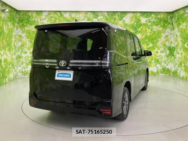 Toyota VOXY 2023-10 8856989-2