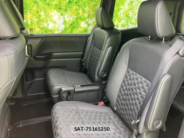 Toyota VOXY 2023-10 8856989-7