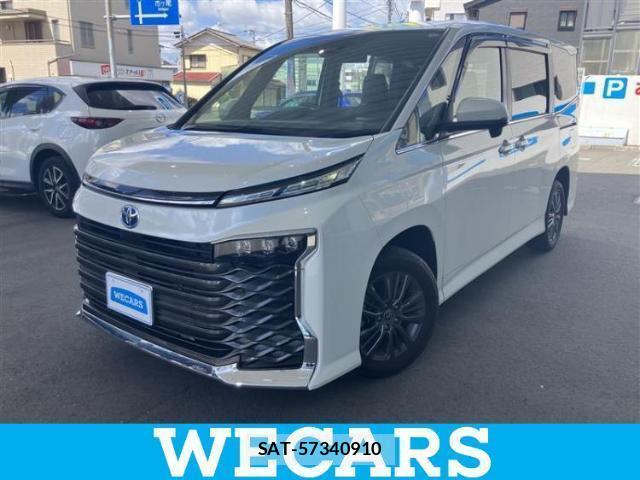 Toyota VOXY 2024-04 8857009-0