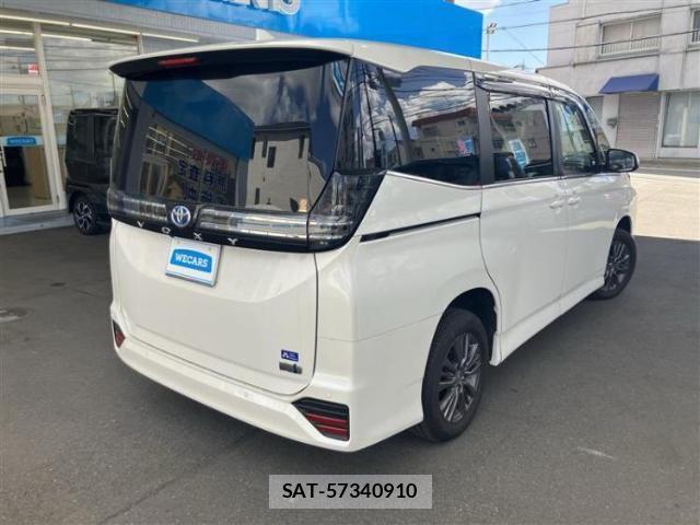 Toyota VOXY 2024-04 8857009-2