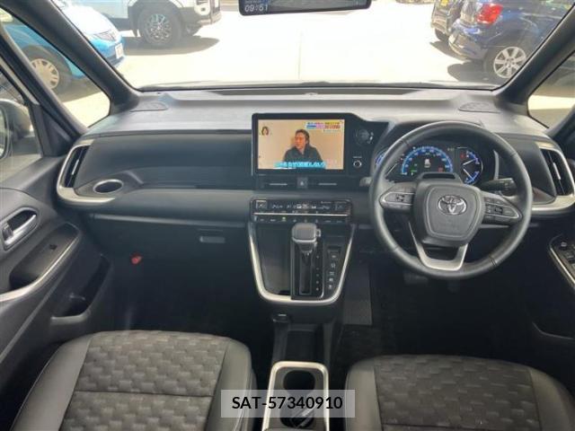 Toyota VOXY 2024-04 8857009-3