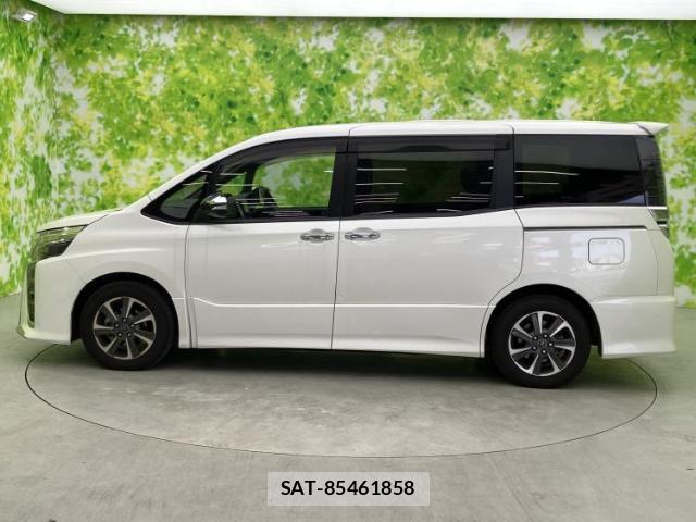 Toyota VOXY 2019-01 8857088-1