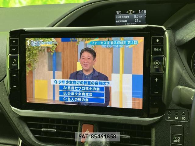 Toyota VOXY 2019-01 8857088-12