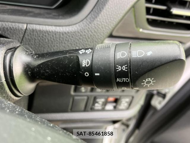 Toyota VOXY 2019-01 8857088-15