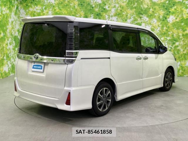 Toyota VOXY 2019-01 8857088-2