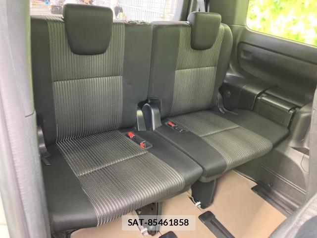 Toyota VOXY 2019-01 8857088-5