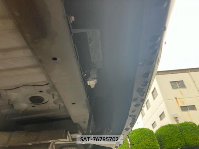 Toyota WISH 2013-03 8854475-15