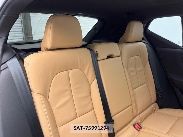 Volvo XC40 2022-02 8853851-12