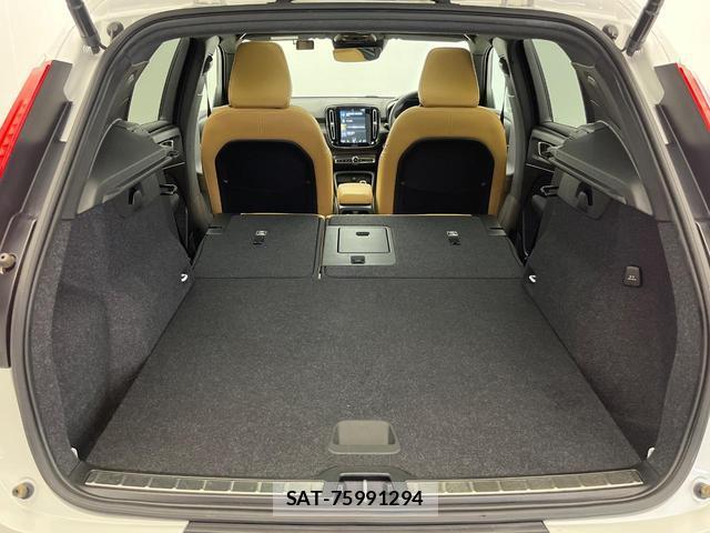 Volvo XC40 2022-02 8853851-13