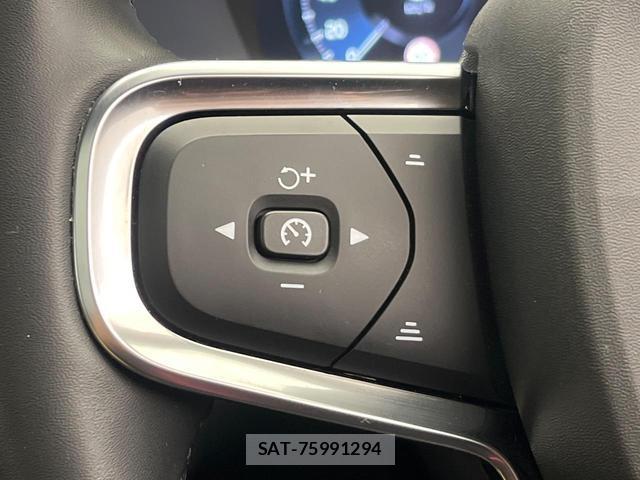 Volvo XC40 2022-02 8853851-9
