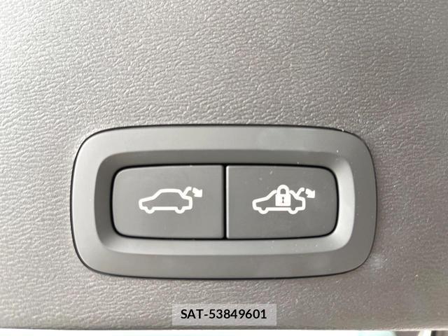 Volvo XC40 2020-10 8853860-13