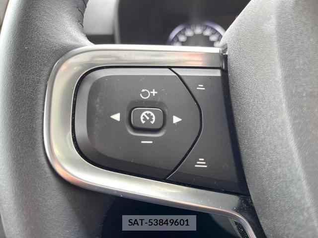 Volvo XC40 2020-10 8853860-8