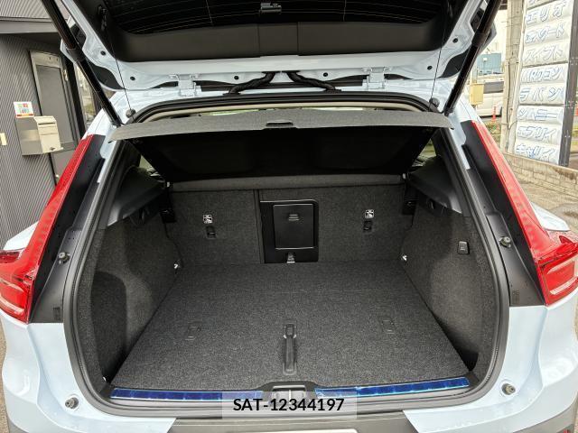 Volvo XC40 2025-03 8855011-10