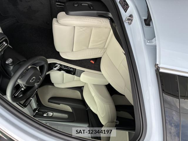 Volvo XC40 2025-03 8855011-11