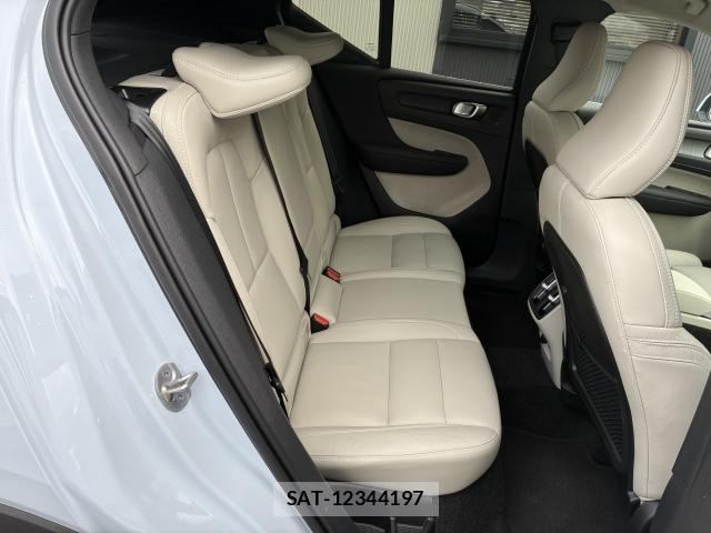 Volvo XC40 2025-03 8855011-12