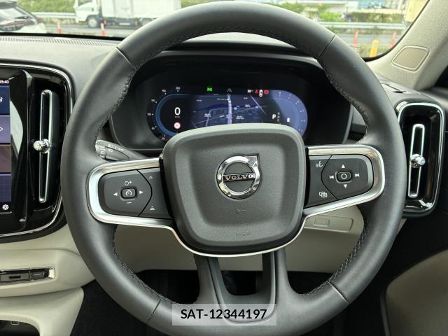 Volvo XC40 2025-03 8855011-13
