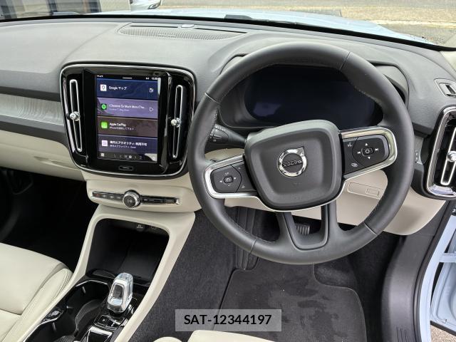 Volvo XC40 2025-03 8855011-2