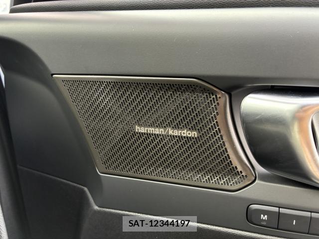 Volvo XC40 2025-03 8855011-4