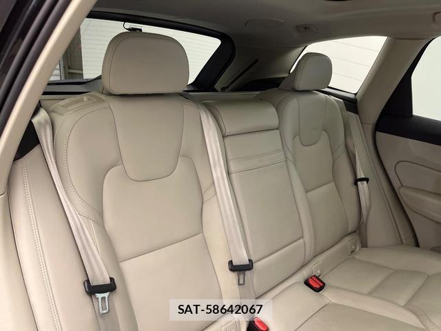 Volvo XC60 2022-01 8853850-12