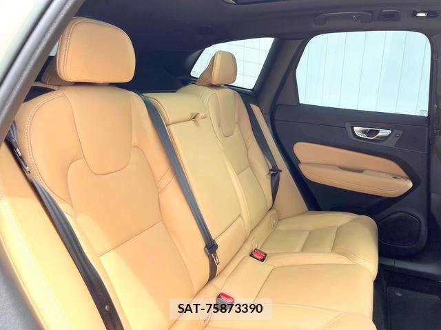 Volvo XC60 2023-09 8854841-12