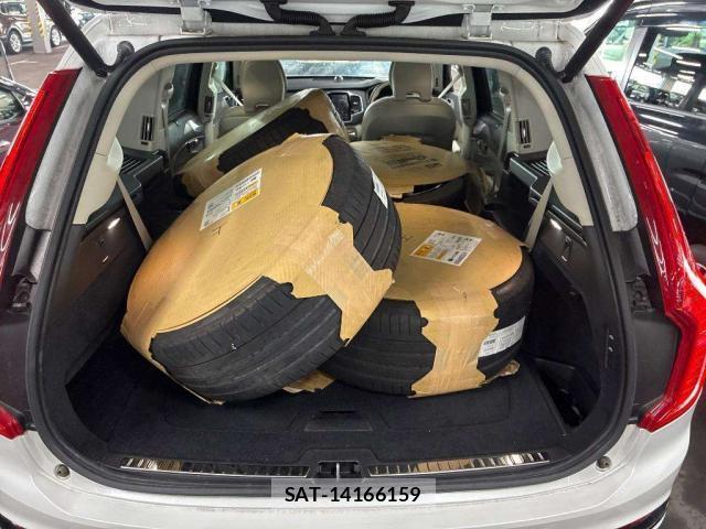 Volvo XC90 2023-11 8855809-11