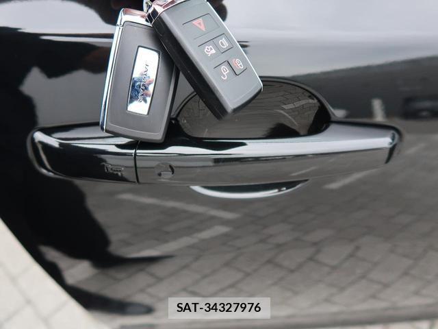 Jaguar XF 2023-02 8854449-12