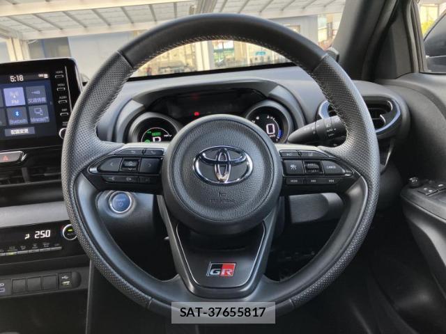 Toyota YARIS CROSS 2023-09 8853975-12