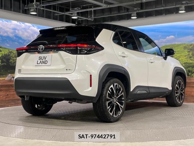 Toyota YARIS CROSS 2024-04 8854315-17