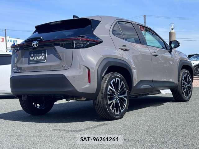 Toyota YARIS CROSS 2026-08 8854411-14