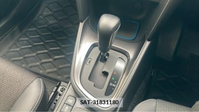 Toyota YARIS CROSS 2024-05 8855302-14
