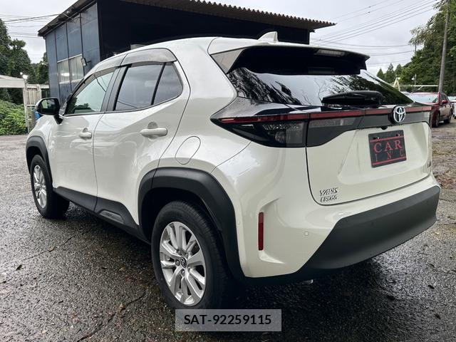 Toyota YARIS CROSS 2021-11 8855530-16