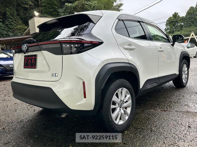 Toyota YARIS CROSS 2021-11 8855530-18