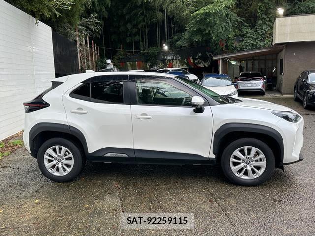 Toyota YARIS CROSS 2021-11 8855530-3
