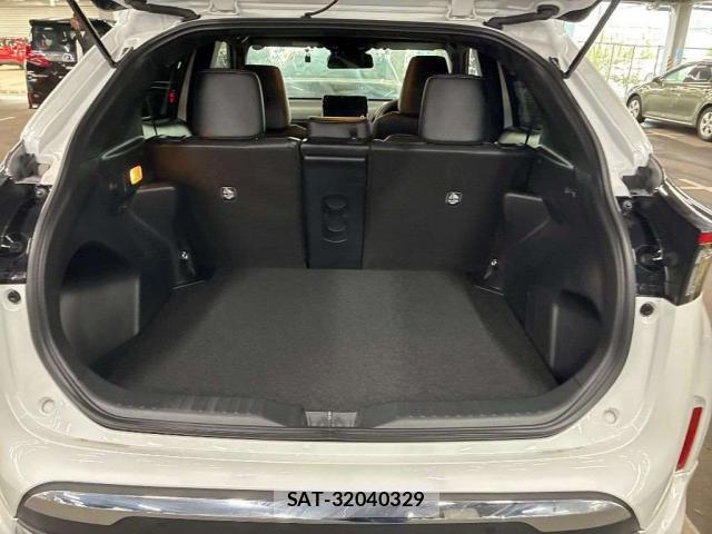 Toyota YARIS CROSS 2025-05 8855582-10