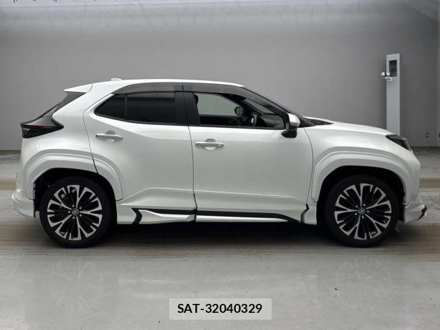 Toyota YARIS CROSS 2025-05 8855582-11