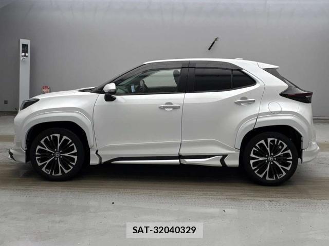 Toyota YARIS CROSS 2025-05 8855582-12