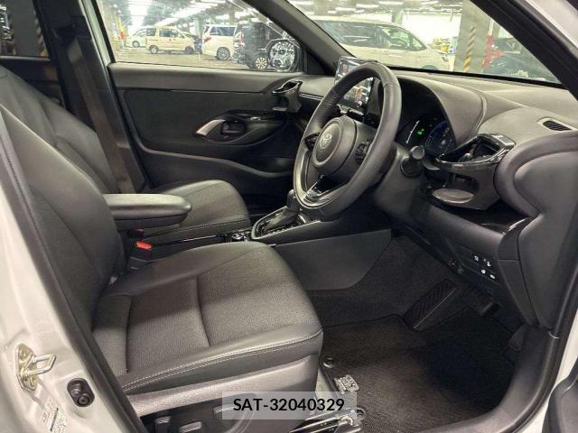 Toyota YARIS CROSS 2025-05 8855582-4