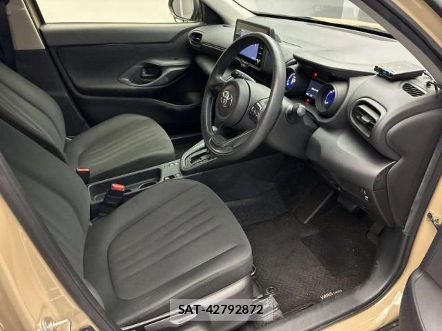 Toyota YARIS CROSS 2023-08 8856060-3
