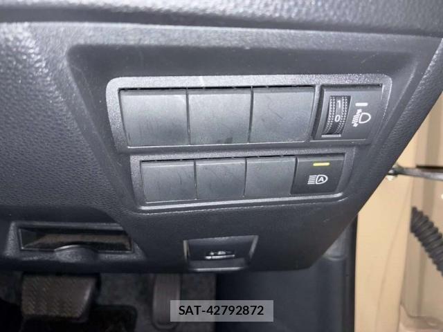 Toyota YARIS CROSS 2023-08 8856060-5
