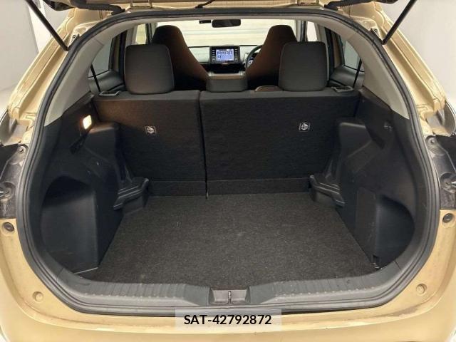 Toyota YARIS CROSS 2023-08 8856060-6