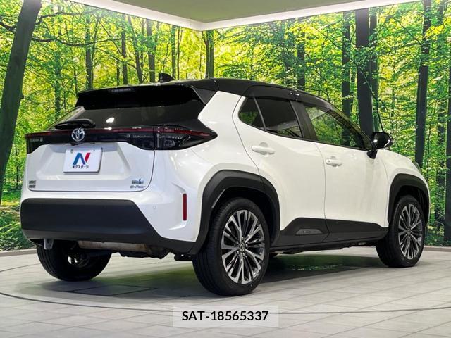 Toyota YARIS CROSS 2022-04 8856599-16