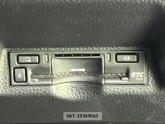 Toyota YARIS CROSS 2024-05 8857006-17