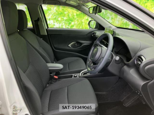 Toyota YARIS CROSS 2024-05 8857006-3