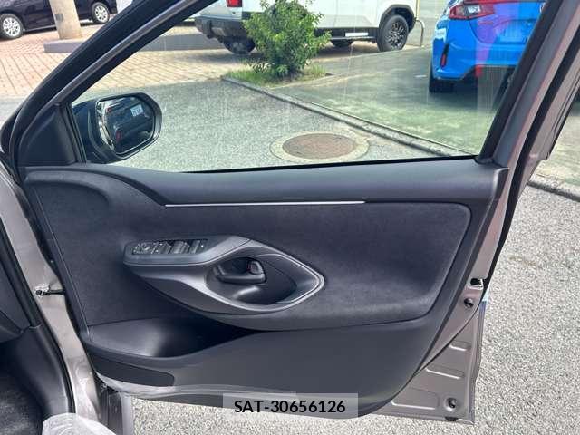 Toyota YARIS 2026-09 8854413-14