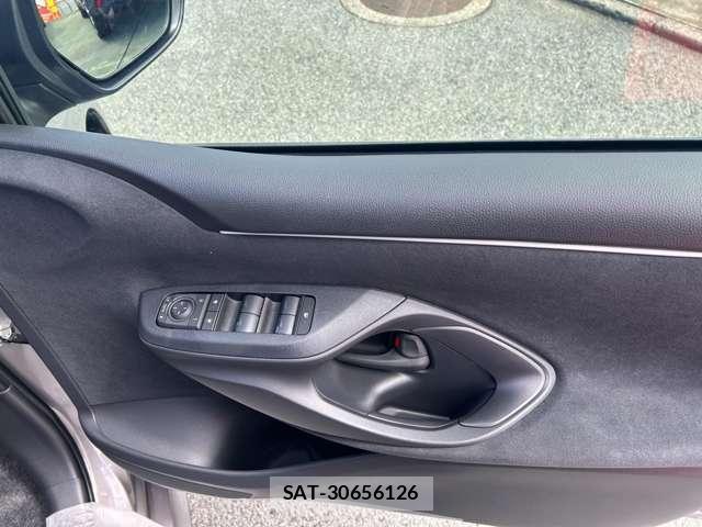 Toyota YARIS 2026-09 8854413-15