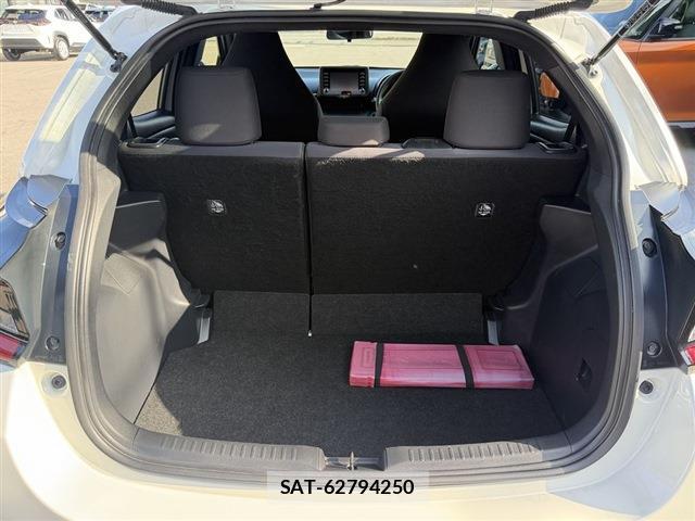 Toyota YARIS 2021-07 8855259-16