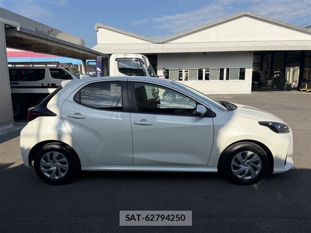 Toyota YARIS 2021-07 8855259-6