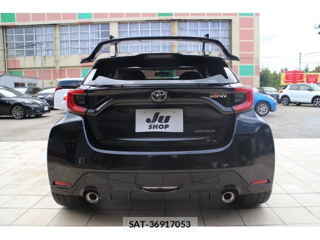 Toyota YARIS 2023-05 8855710-1