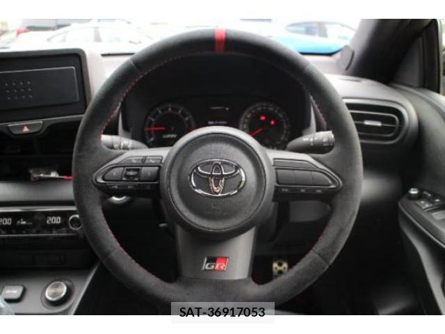 Toyota YARIS 2023-05 8855710-2