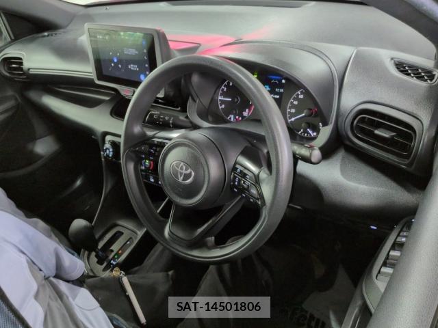 Toyota YARIS 2024-06 8856300-2